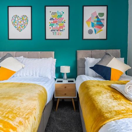 Rookwood House - Spacious Home With Free Parking - Short Stay Leeds Leeds  Exterior photo