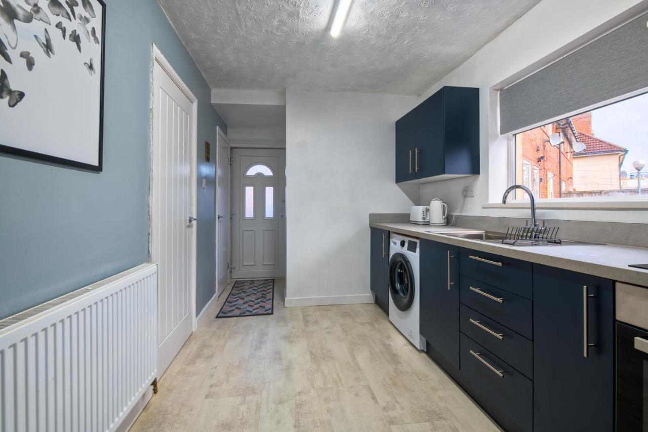 Rookwood House - Spacious Home With Free Parking - Short Stay Leeds Leeds  Exterior photo
